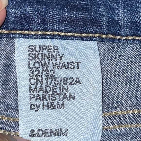 & Denim Jeans H&M Womens Size 32/32 Jeggings Distressed  Stretch Super Skinny - Picture 8 of 9